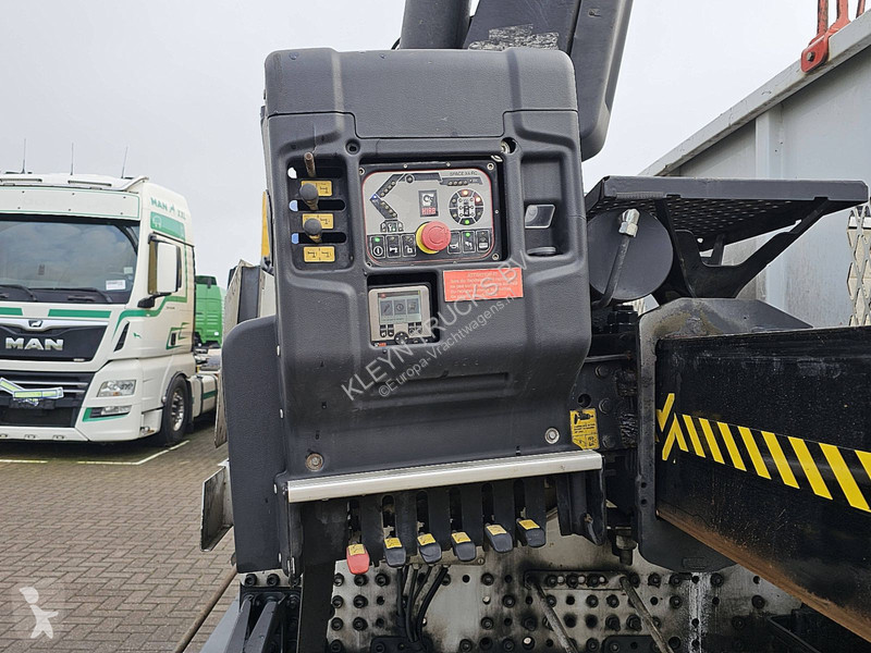Kamion Mercedes AROCS 3 HIAB 232ES5