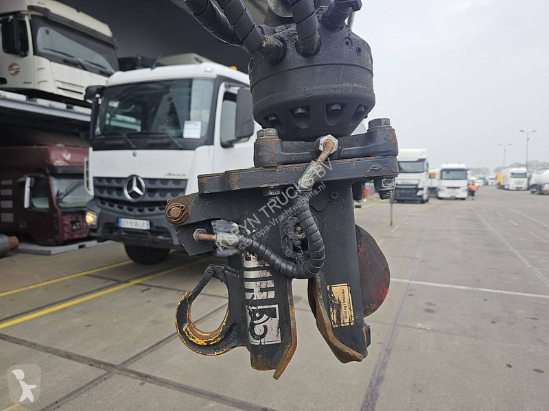 Kamion Mercedes AROCS 3 HIAB 232ES5