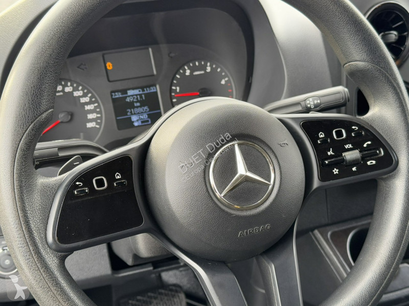 Vrachtwagen Mercedes 319