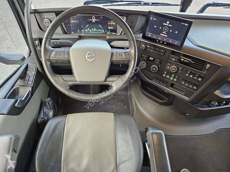 Camion Volvo / 10x4 / ERKIN 250.000 / JIB /...