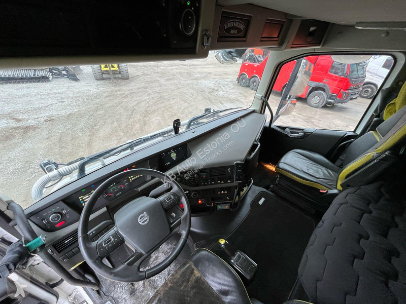 Kamion Volvo FH 750 10x4 ADR / RETARDER / FULL...