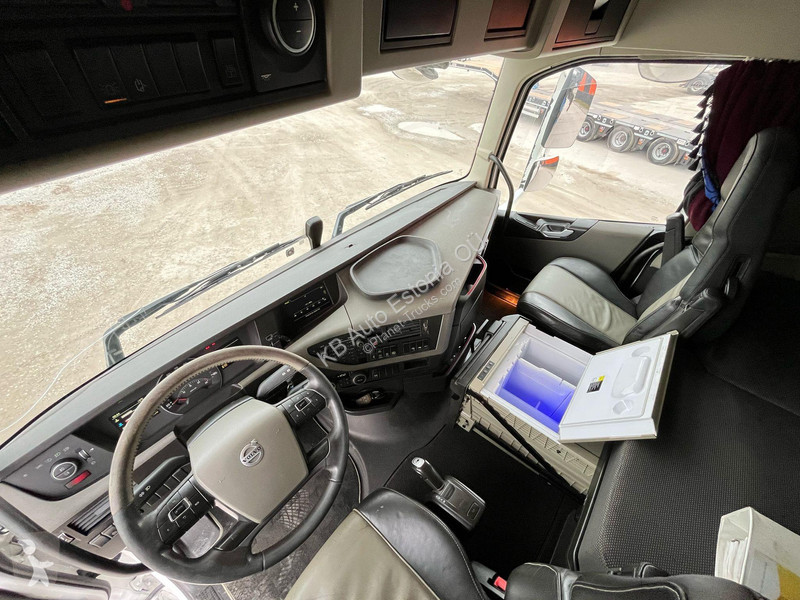 Camion Volvo 8x4 COMBI / PLATFORM + TRACTOR /...