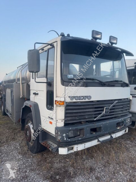 Camión Volvo FL 618