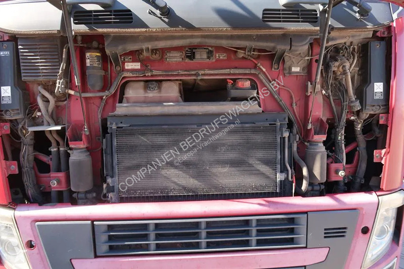 Kamion Volvo 520  - 8x4 R - Ketting systeem