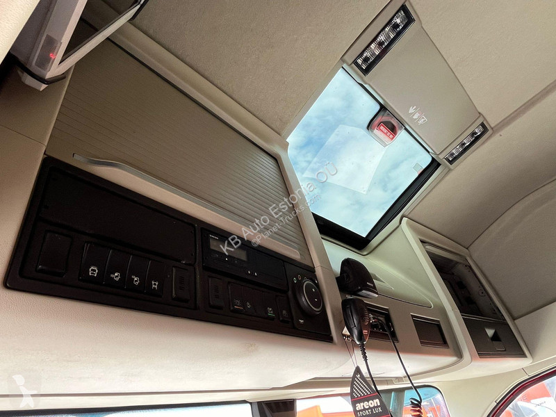 Kamion Volvo 750 8x4/4 DAMAGED !