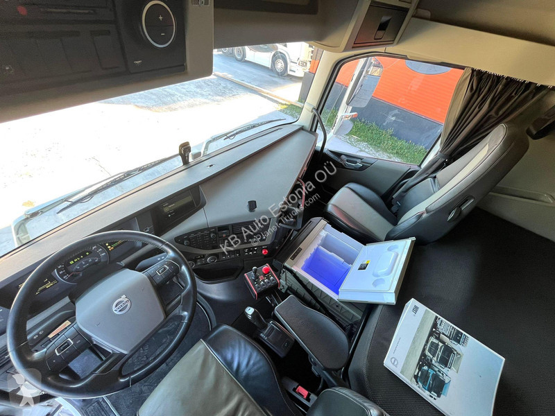 Kamion Volvo 8x4 RETARDER / TANDEM AXLE LIFT /...