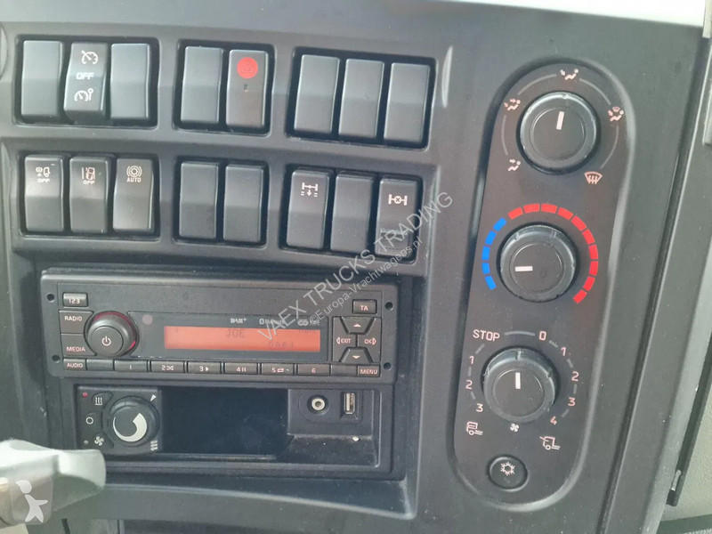 Vrachtwagen Renault D16 250 4x2 Box with side...