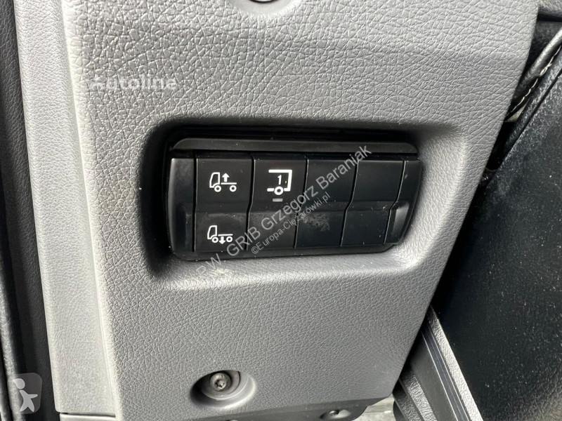 Furgoneta Mercedes 816 REFRIGERATOR HOOK...