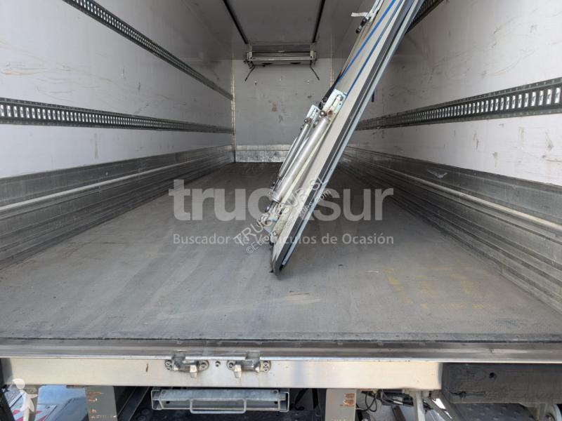 Kamion Renault ejes 6x2*4 D320.26