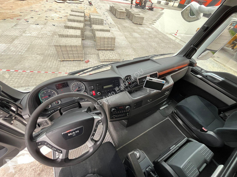 Lastbil MAN TGX 6x2 BOX L=8468 mm