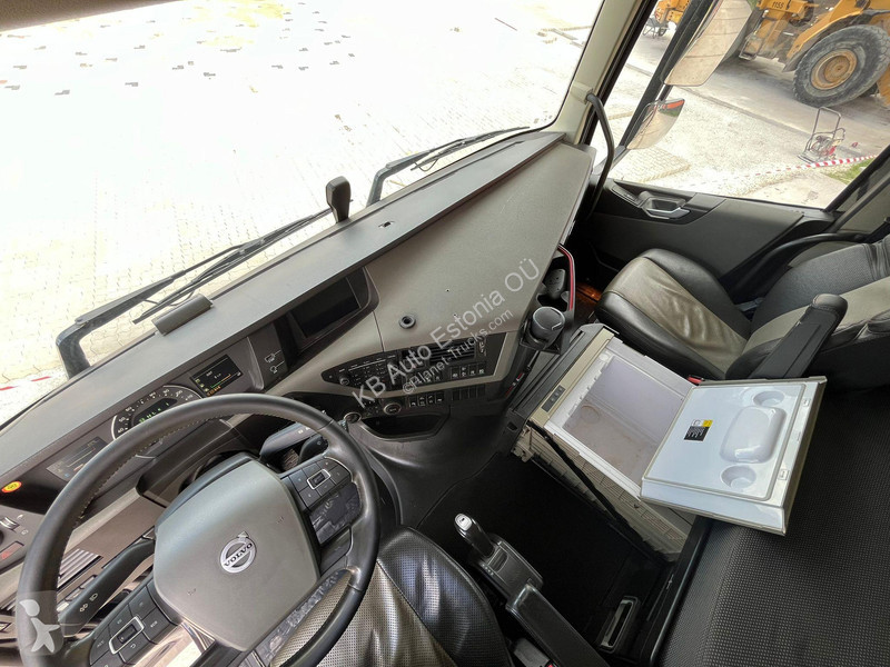 Kamion Volvo 6x4 TANDEM AXLE LIFT