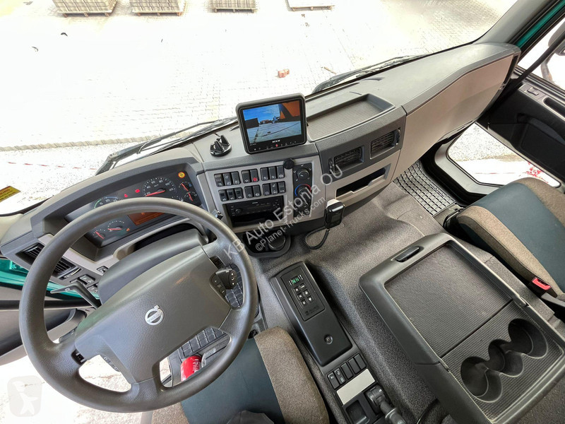 Kamion Volvo 350 6x2*4 BOX L=5383 mm