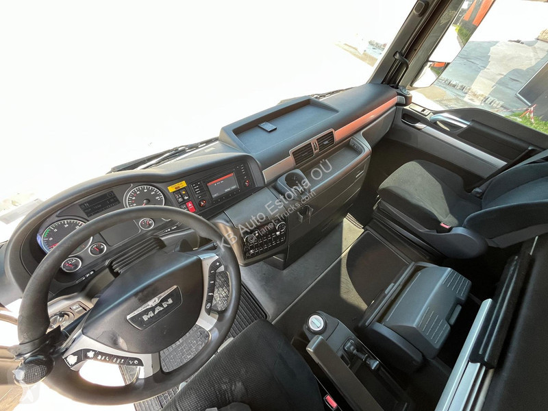 Camion MAN TGX 6x2*4 HULTSTEINS / BOX L=8553 mm