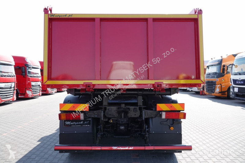 Camión MAN TGA 33.390 / 6X4 / WYWROTKA 2...