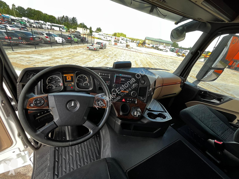 Camion Mercedes 6x2*4 BOX L=7401mm