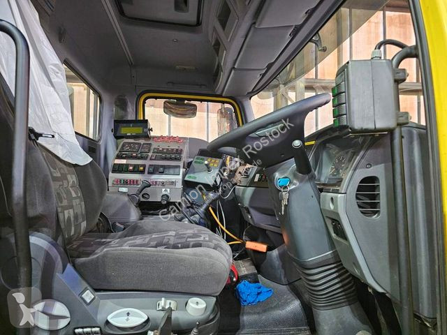 Vehículo de limpieza viaria Mercedes Haken mit...