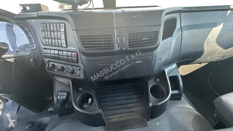 شاحنة Iveco 330 6X2