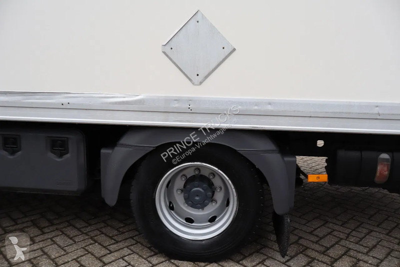 شاحنة Mercedes 1218
