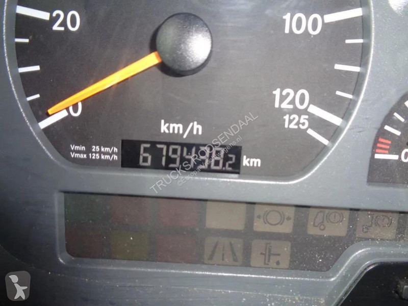 شاحنة Mercedes 822 + Euro 5 + Dhollandia lift