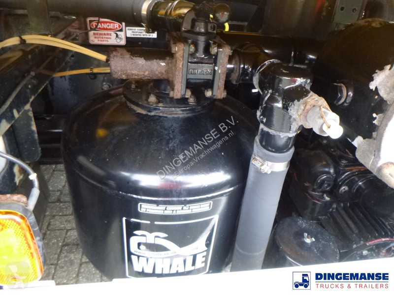 Camión DAF 220 4x2 RHD Whale vacuum tank