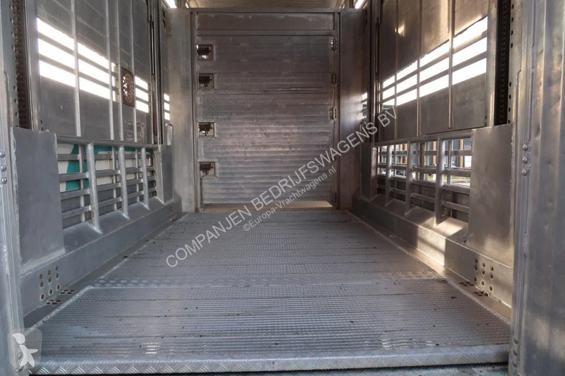 شاحنة Volvo 480  480 Cattle transport