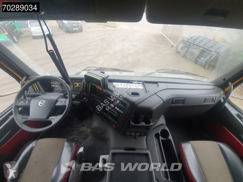 شاحنة Volvo 520  8X4 32m3 AJK Pusher Big-Axle...