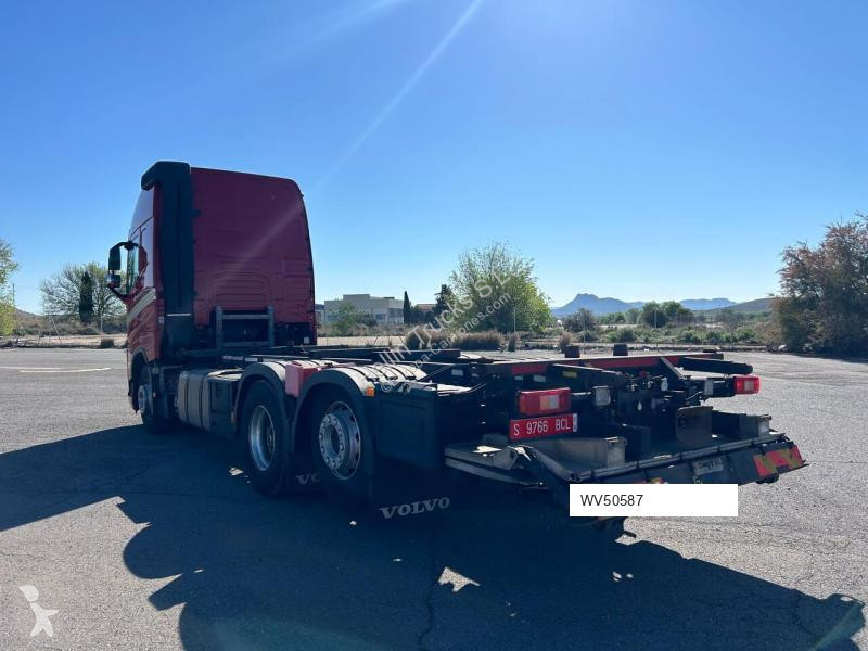 شاحنة Volvo 500 6X2 Elevador 2000kgs