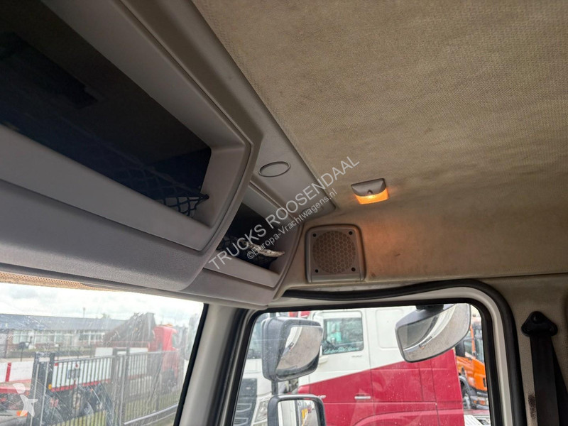شاحنة Volvo 12240 + Leaf Suspension + Loadlift...