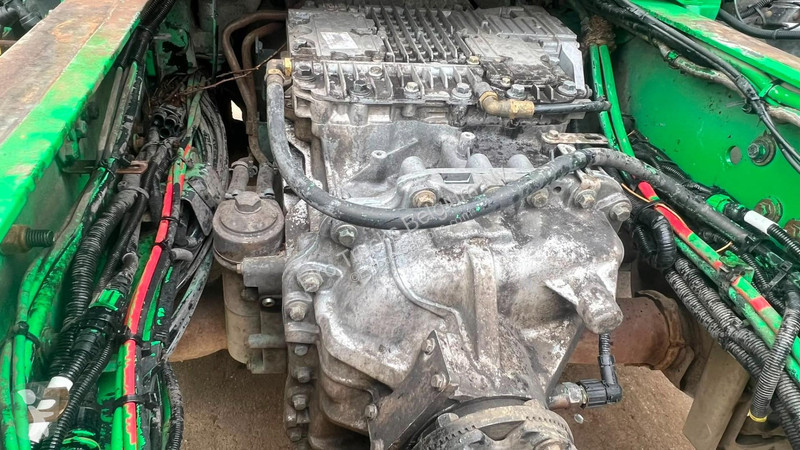 شاحنة Volvo 520 (6X4 / LONG CHASSIS / FRONT STEEL)