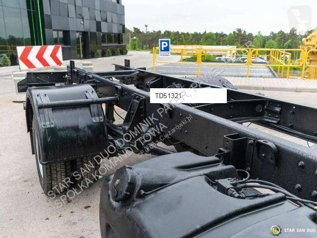 Ciężarówka Renault MIDLUM 4x4 Doka Chassis