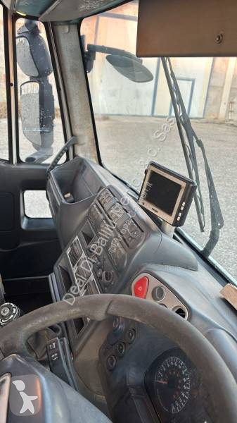 آلة لصيانة الطرق Iveco