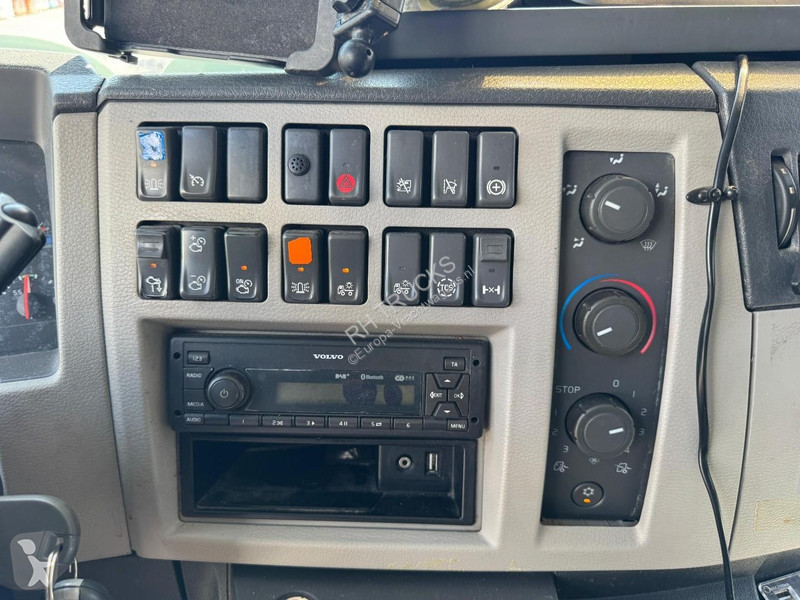 شاحنة Volvo 260 4X2 EURO 6 TOW TRUCK + REMOTE