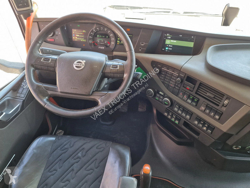 شاحنة Volvo 16750 Globetrotter 8x4*4 - Chassis...