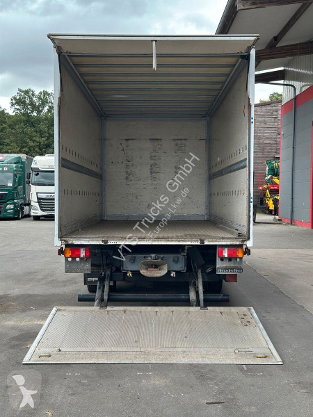 شاحنة Mercedes 818 4x2 BB Spier Koffer &...