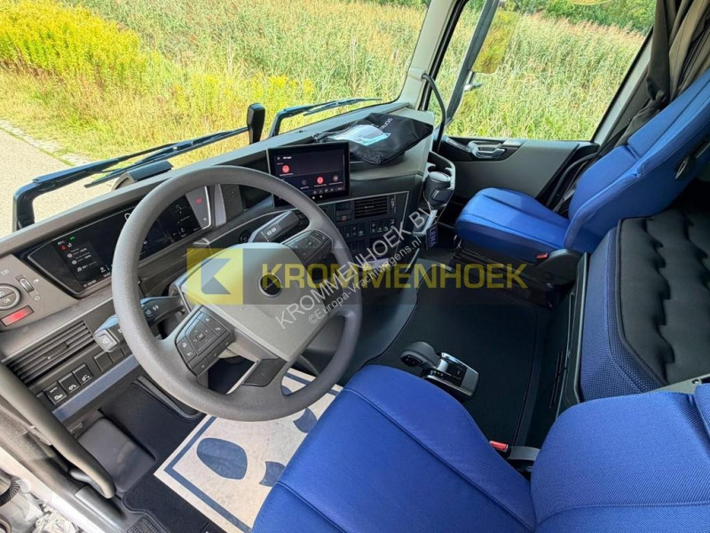 Трал Volvo FH 500 8x2 Machine transporter | New