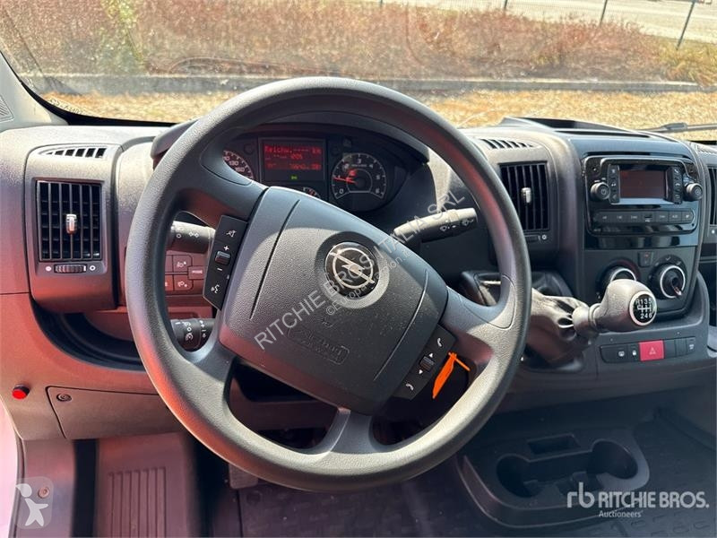 Vrachtwagen Opel 2.2
