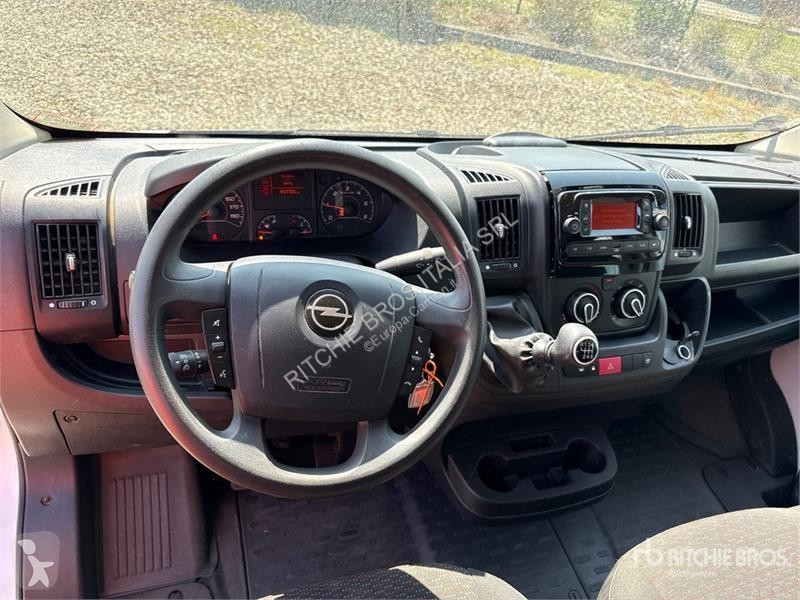 Camión Opel 2.2 103 KW DOKA Crew Cab Flatbed Truck