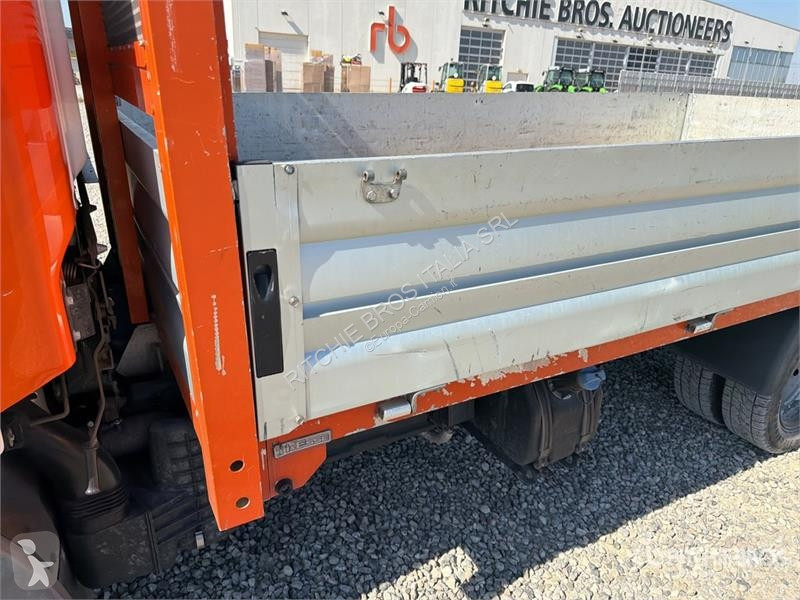 Furgoneta Nissan Flatbed Truck