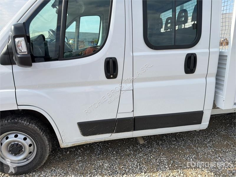 Kamion Fiat ducato Crew Cab Flatbed Truck