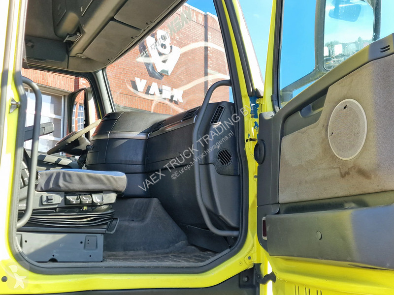 Kamion Volvo 420 6x2 - Flatbed - Loadlift - I...