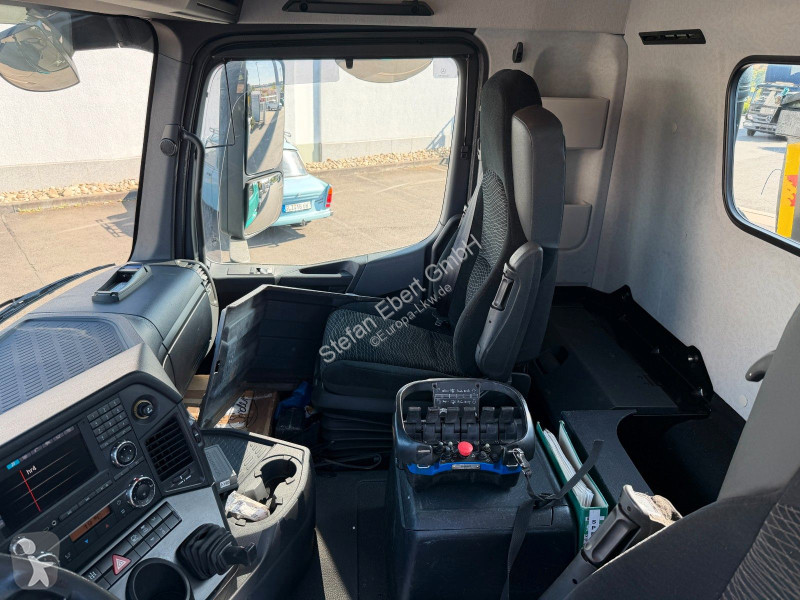 Kamion Mercedes 3251K 8x4 AMTEC Thermokipper...