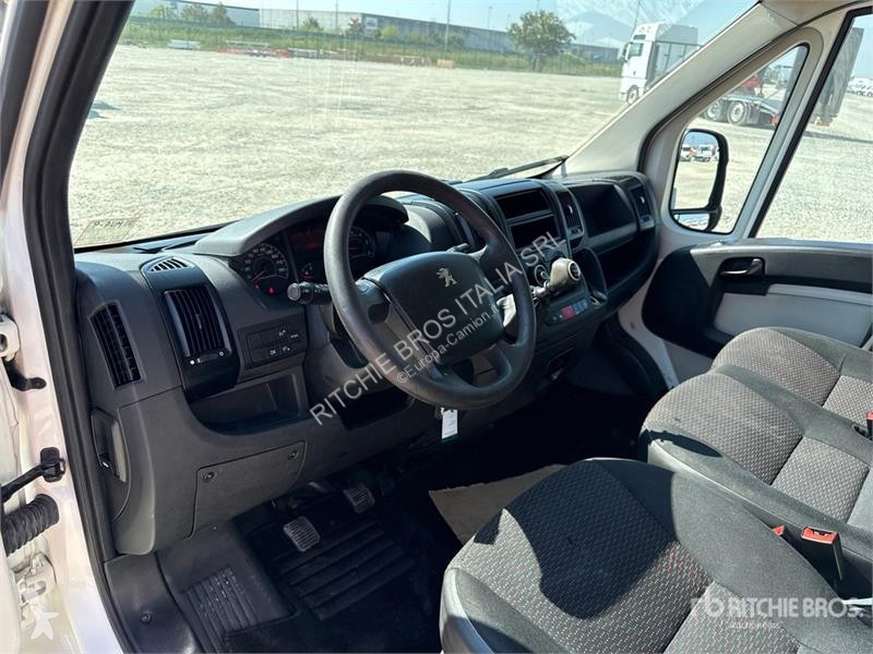 Camión Peugeot 335 L2H2 2.0 BLUEHDI 130CV Van...