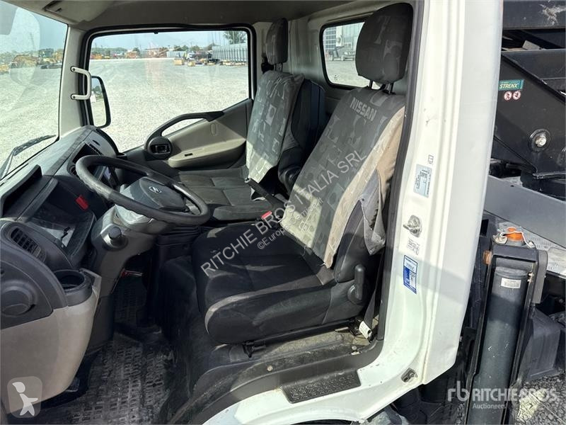 Camion Nissan Isoli PNT 230 20.5 m on Nissan...