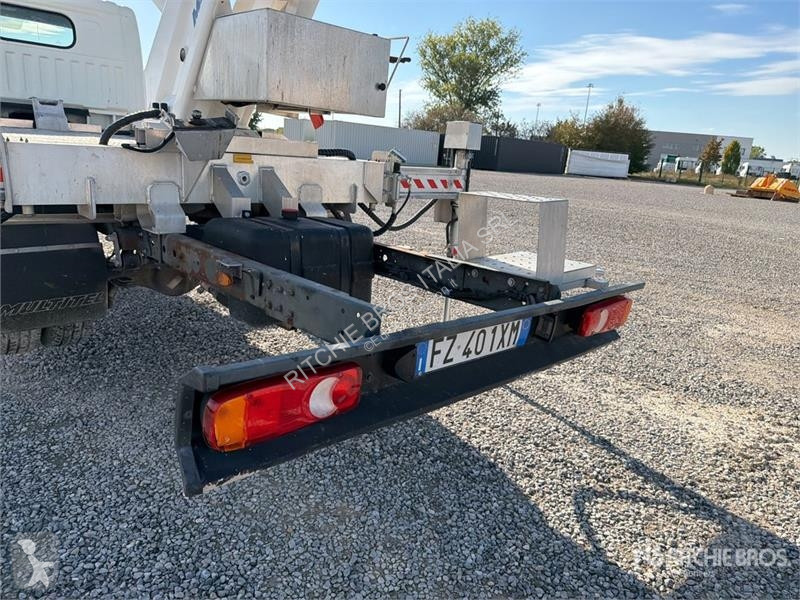 Lastbil Nissan Multitel HX200 20 m on Nissan...