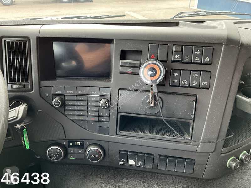 Volvo 460 8x4 Euro 6 HMF 19 Tonmeter Z-kraan truck