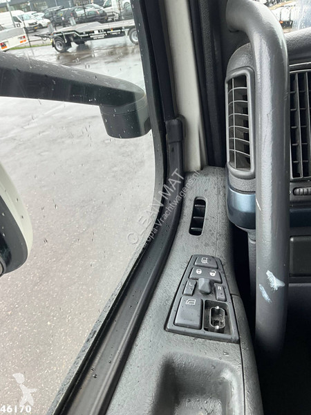 Lastbil Volvo 420 8x4 HMF 22 Tonmeter laadkraan