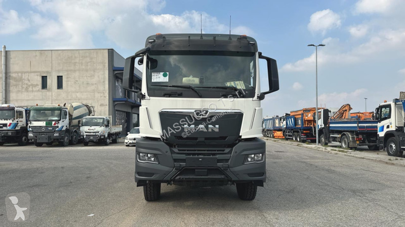 MAN TGS 33.520 6x4 truck
