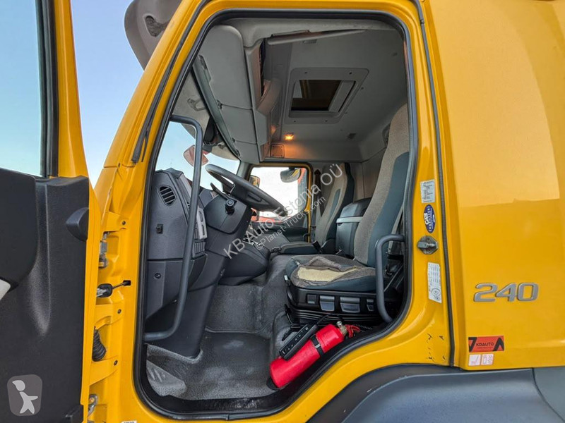 Kamion Volvo 240 4x2 BOX L=7702 mm