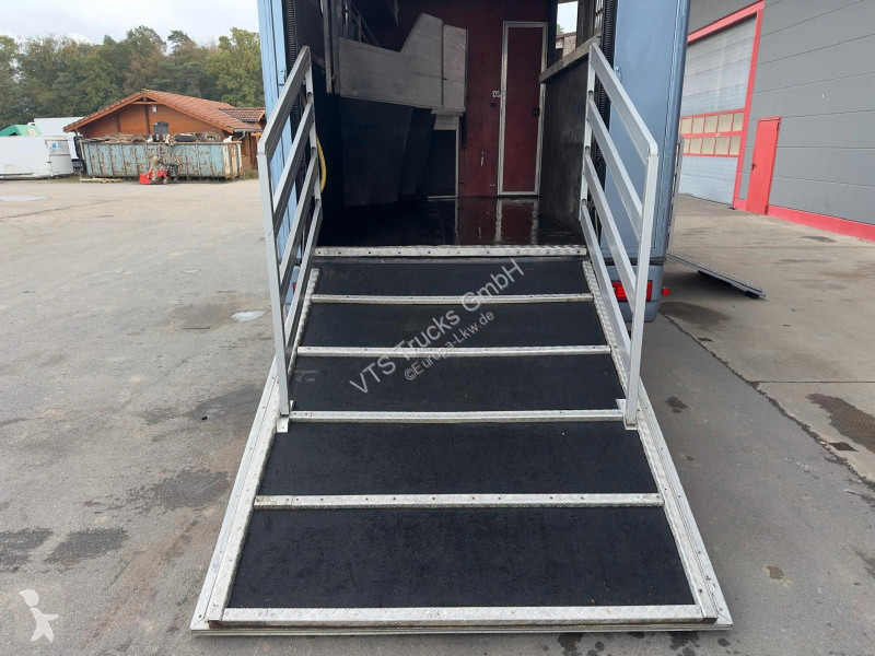 Kamion Mercedes 1017 L 4x2 BL Pferdetransporter...
