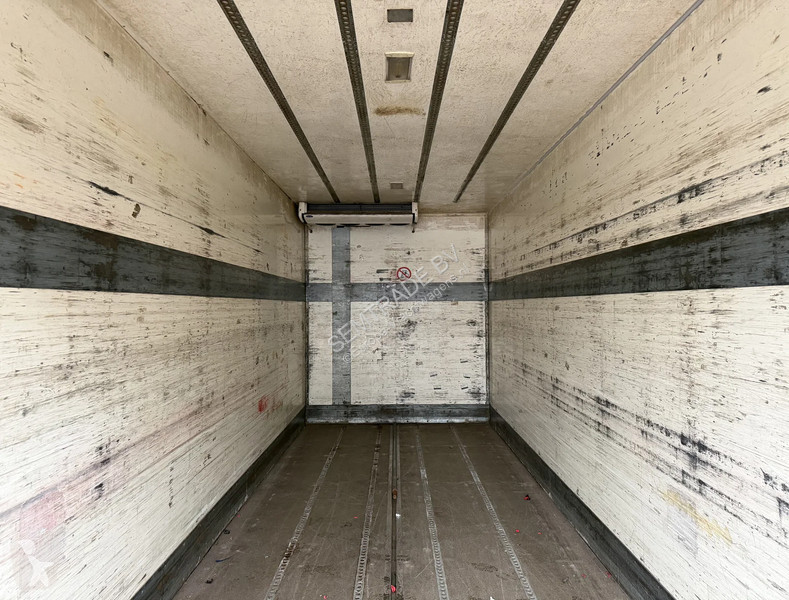 شاحنة Mercedes 2842 EURO 6 ISOLATED BOX CARRIER...